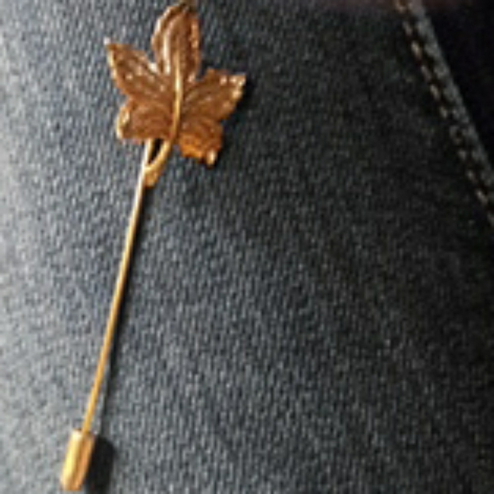 Vintage gold leaf stickpin